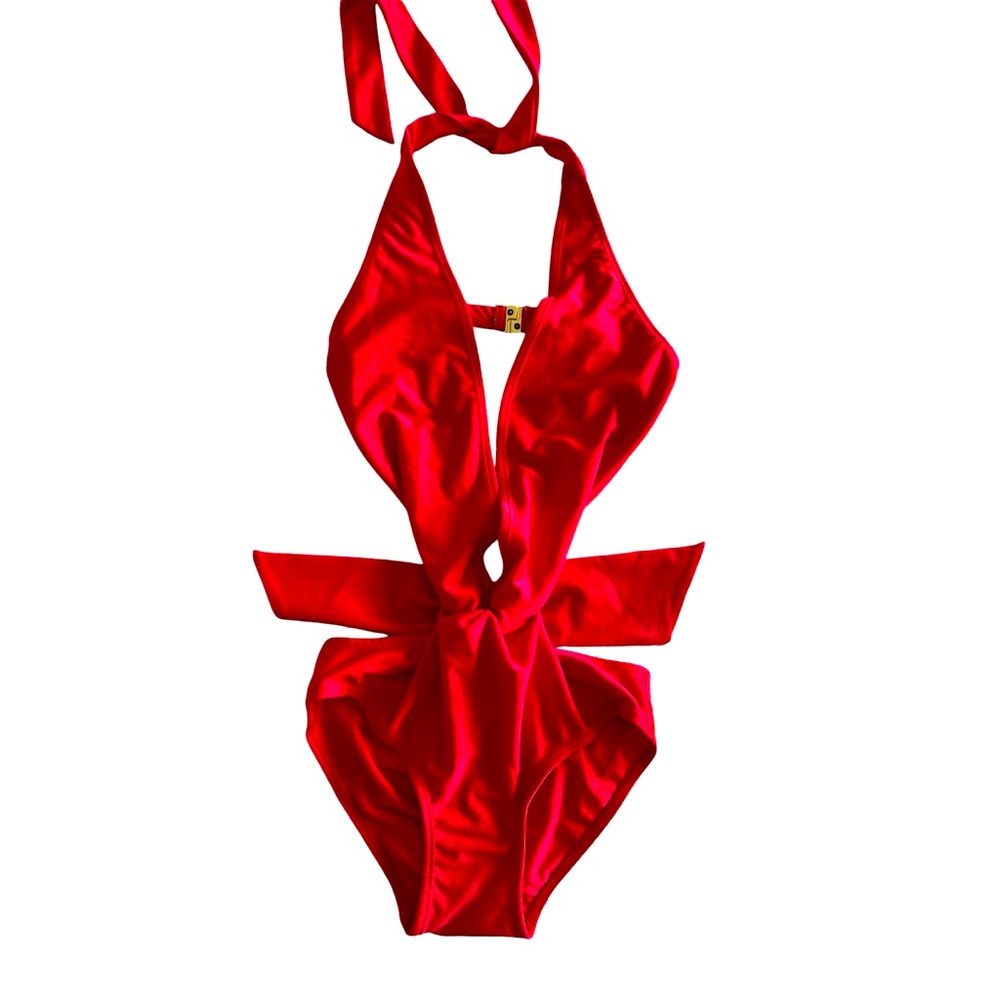 Red, flirty one piece for your next pool day 🔥🔥